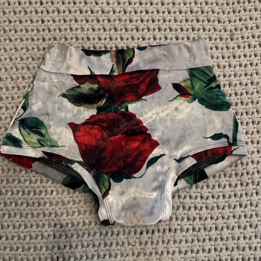 Pole Dance Floral High-Waisted Shorts, soft velvety, scrunched back. Size Small